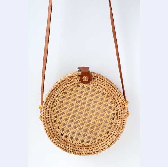 NWOT Lulu’s Tan Round Woven Rattan Purse - Picture 4 of 11